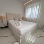 Chic A Luxury Collection Center Apartmán *